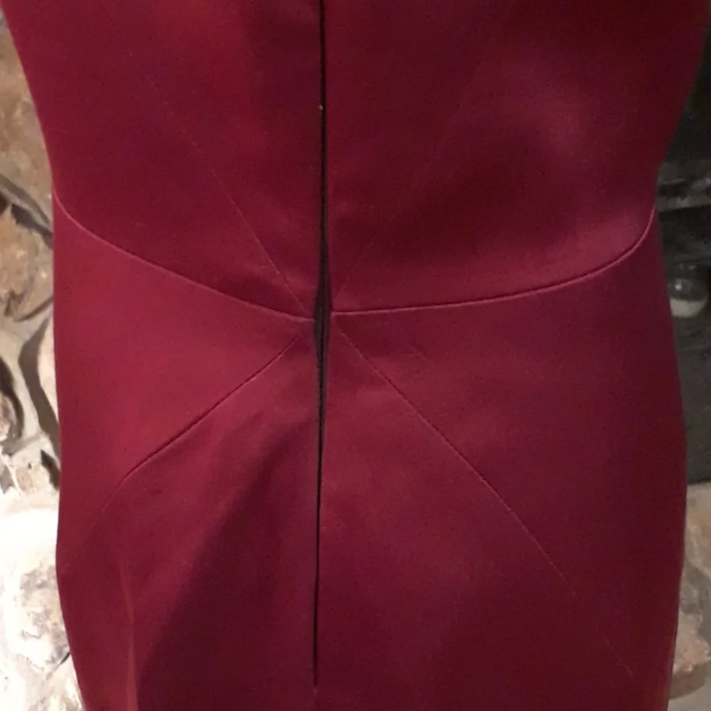 100% Silk Gown, size 8 - Picture 10 of 15
